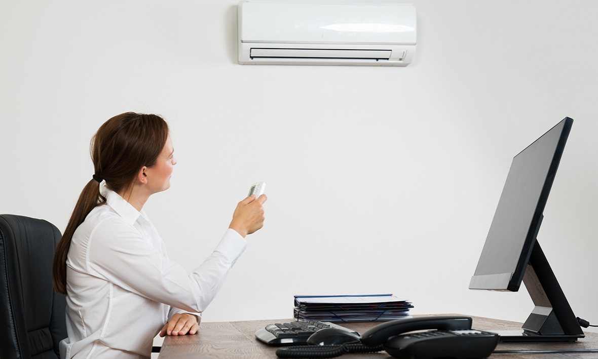 Топ-5 мощных кондиционеров для просторной гостиной или офиса (от 30 кв.м.).